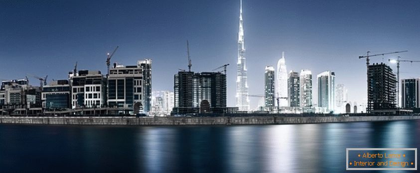 Dubai im Bau in der Nachtbeleuchtung