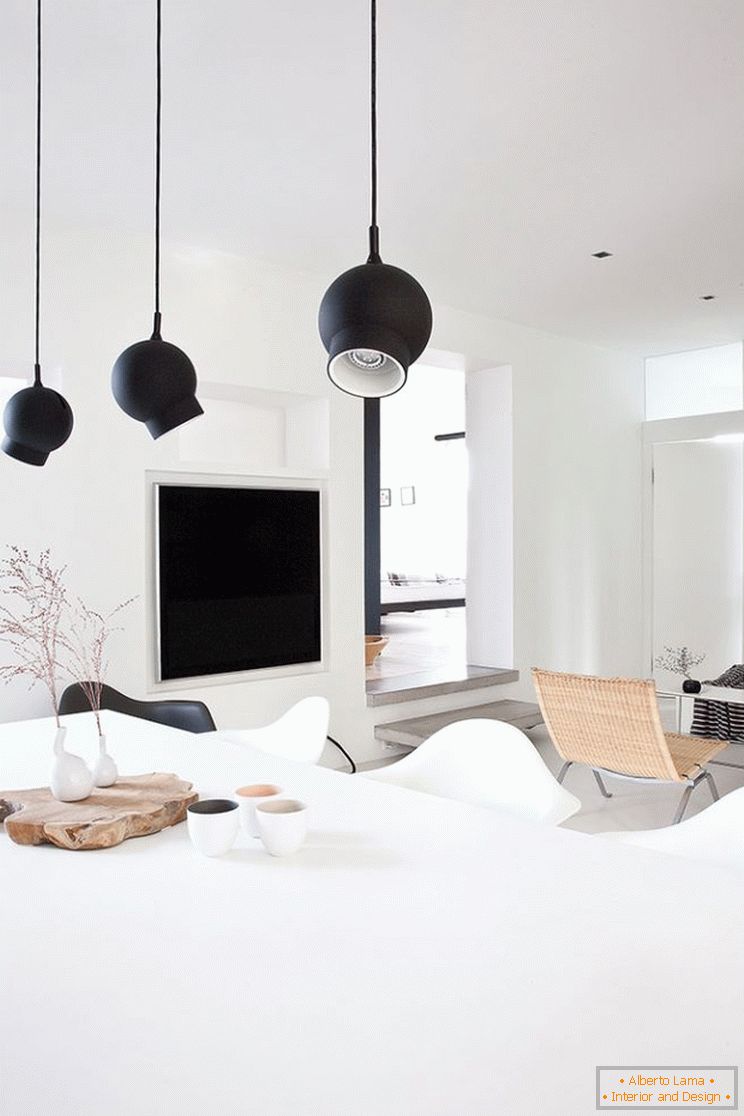 Design einer kleinen Wohnung in Schwarz und Weiß