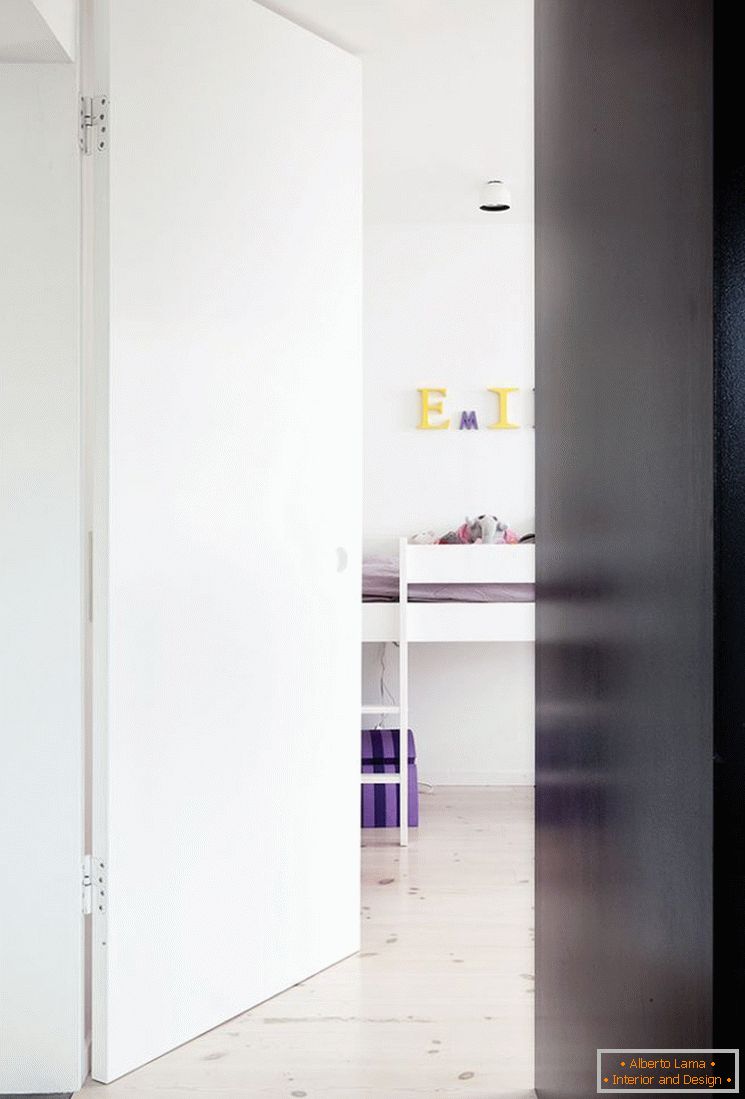 Design einer kleinen Wohnung in Schwarz und Weiß - фото 3