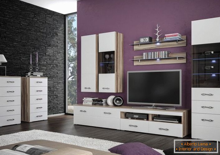 Ein Beispiel für die Vielfalt der Möglichkeiten ist die Platzierung von modularen Möbeln im Wohnzimmer. 