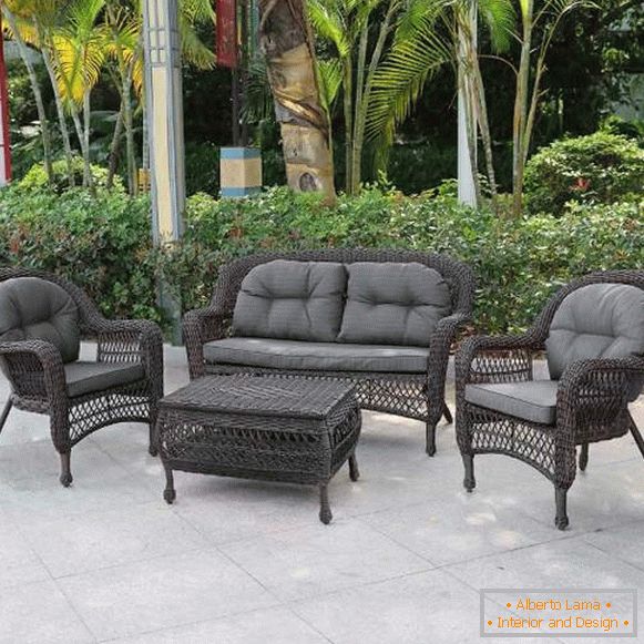 Geflochtene Couch und Sessel aus künstlichem Rattan