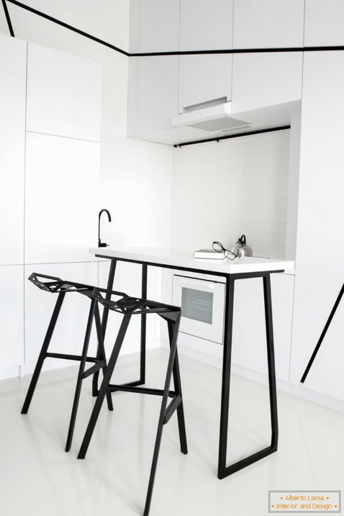 Küche Studio-Apartment in Schwarz und Weiß