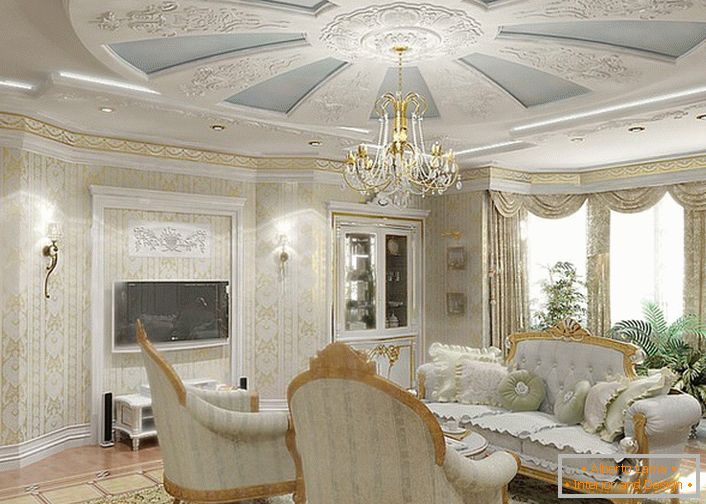 Ein stilvolles Wohnzimmer in einem Haus im Westen von Deutschland. Eine sanfte Kombination aus Blau und Weiß ist ideal für ein Gästezimmer.