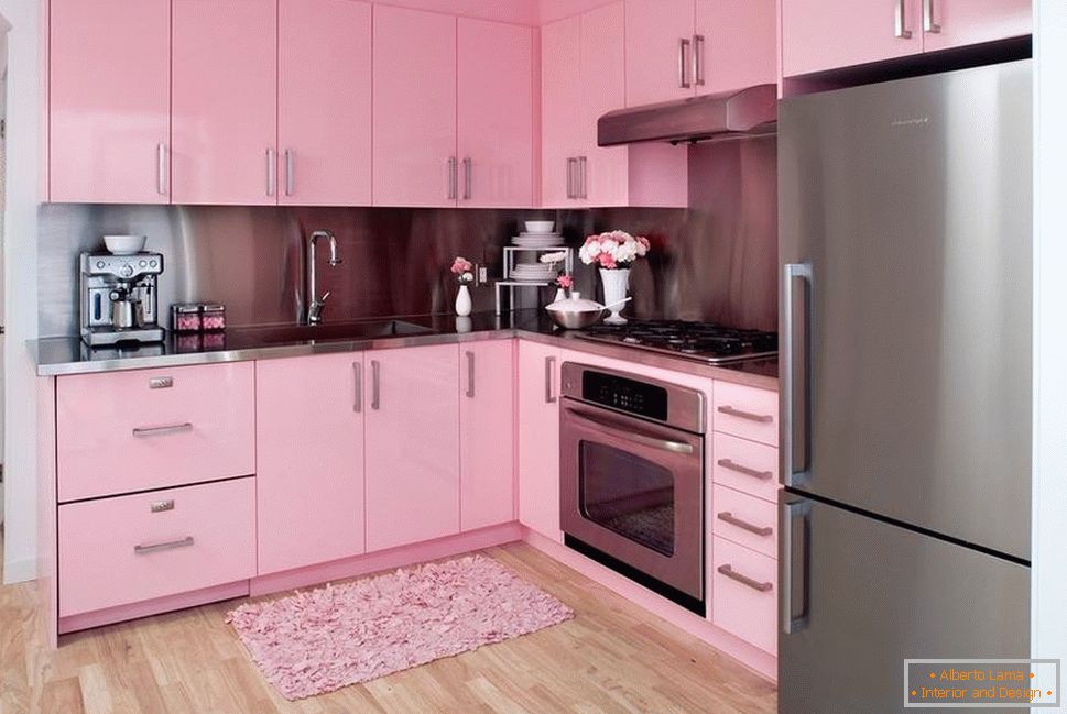 Rosa Fassaden der Küche