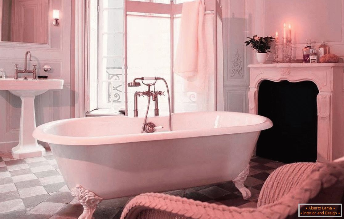 Luxuriöses Badezimmer in rosa Farbtönen