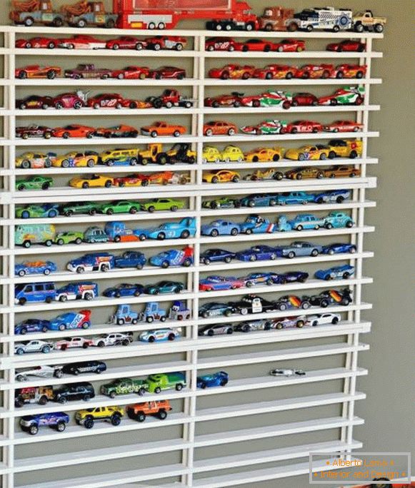 Dekoration einer Wand mit Autos