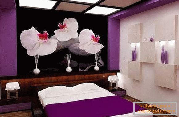Helle purpurrote Farbe und Tapete im Schlafzimmerdesign