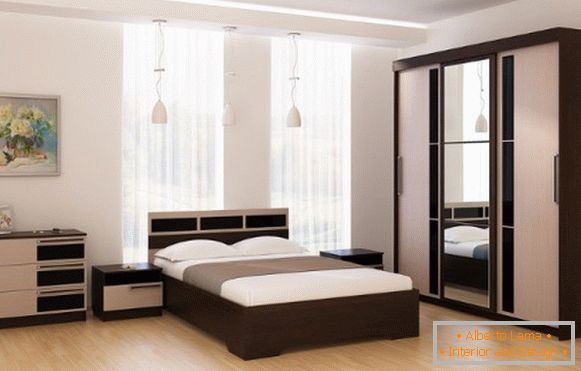 Modernes Design der Kleiderschränke des Abteils im Schlafzimmer - zwei Farben und ein Spiegel