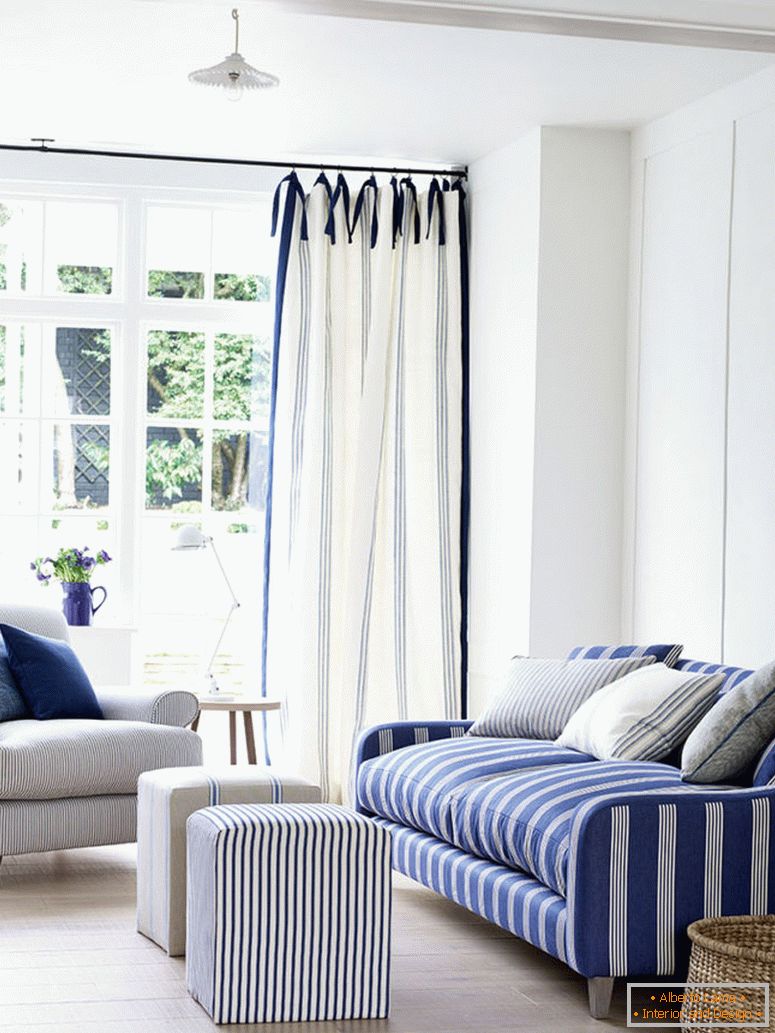 3-ian-mankin-blau-Wohnzimmer-Sofa-in-Oxford-Streifen-Marine-Sessel-in-ticking-Marine-Vorhänge-in-Korn-Streifen-Indigo-Lifestyle-Porträt