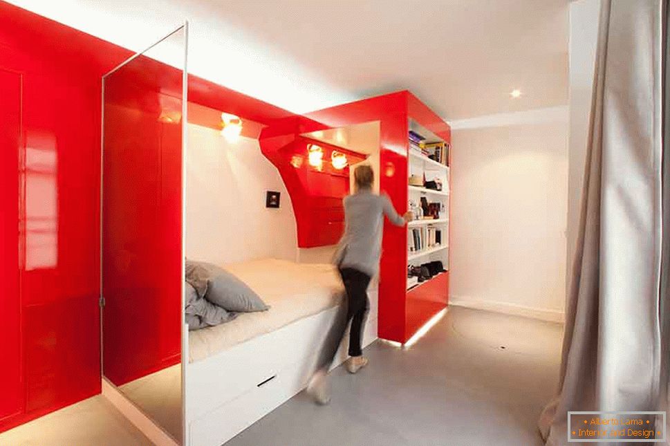Klappbares Schlafzimmer in weißer und roter Farbe