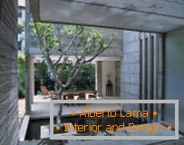 Moderne Architektur: Ein Haus im Garten oder ein Garten im Haus von WOW Architects
