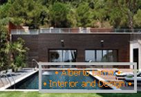Moderne Architektur: Ein schickes Privathaus an der Mittelmeerküste in Spanien