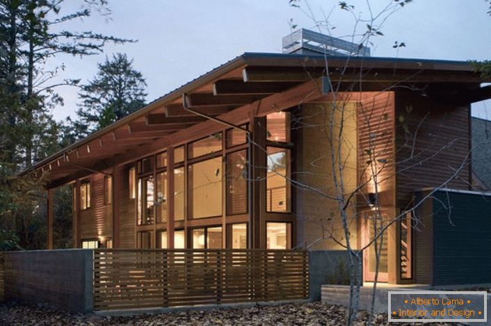 Ein Landhaus im High-Tech-Stil ist die beste Option für einen komfortablen Einklang mit der Natur.