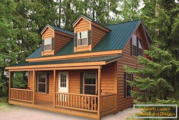 Gemalte Holzhäuser - Foto mit einem grünen Dach