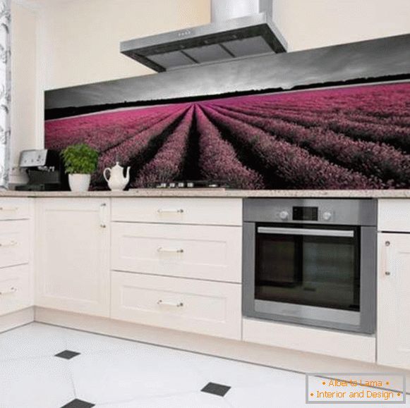 Küchendesign mit dekorativen Stein- und Fototapeten, Foto 3