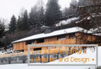 Modernes Haus in den Alpen vom Atelier Ralph Germann Architekten