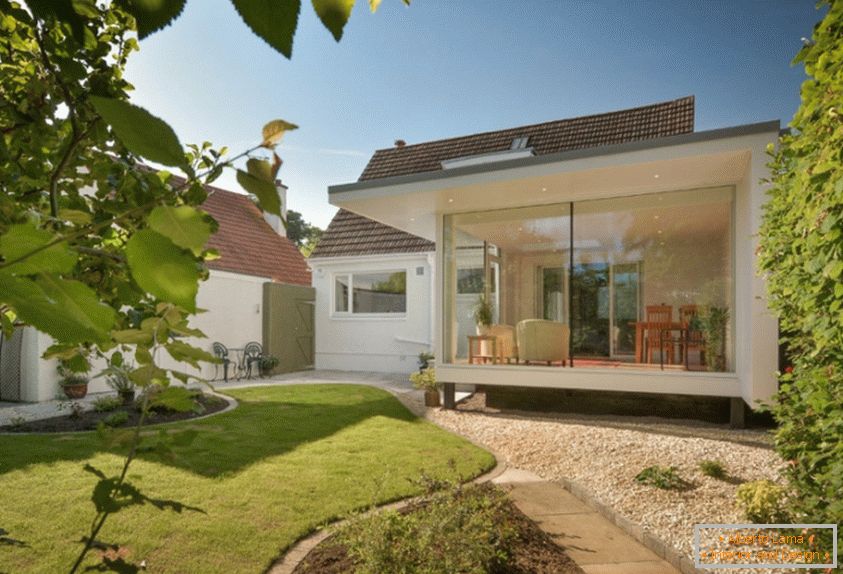 Ein modernes Haus mit Garden Room Garden von Capital A Architecture