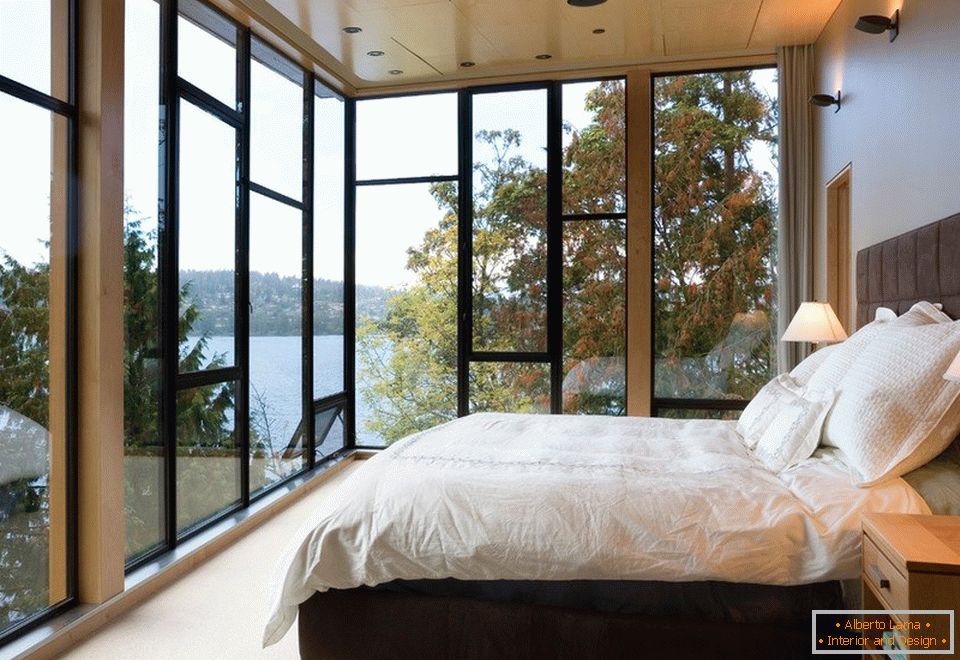 Schlafzimmer mit Panoramafenstern