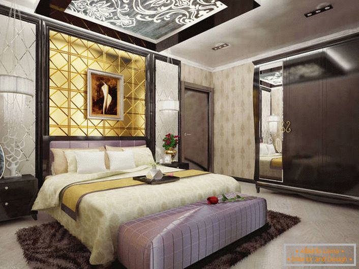 Luxuriöses Schlafzimmer im Jugendstil im Haus der französischen Familie. 