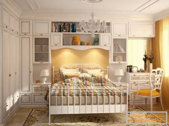 Schrank im Schlafzimmer im Stil der Provence - Einbaumöbel Foto