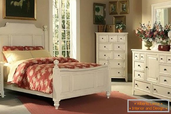 Möbel für Schlafzimmer im provenzalischen Stil