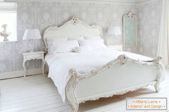 Zarte lila Tapete im provenzalischen Stil für ein Schlafzimmer - Foto