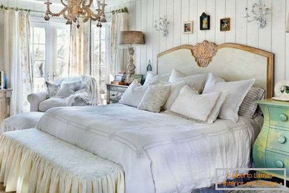 Schlafzimmer im Stil eines Cheby Chic mit Elementen der Provence