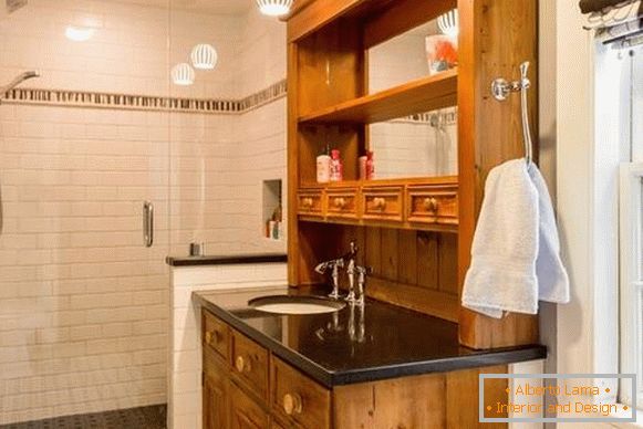 Alte Möbel - Schrank als Waschbecken im Badezimmer