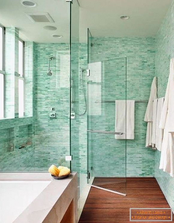 Glastüren für Duschpendel auf Badezimmerfoto