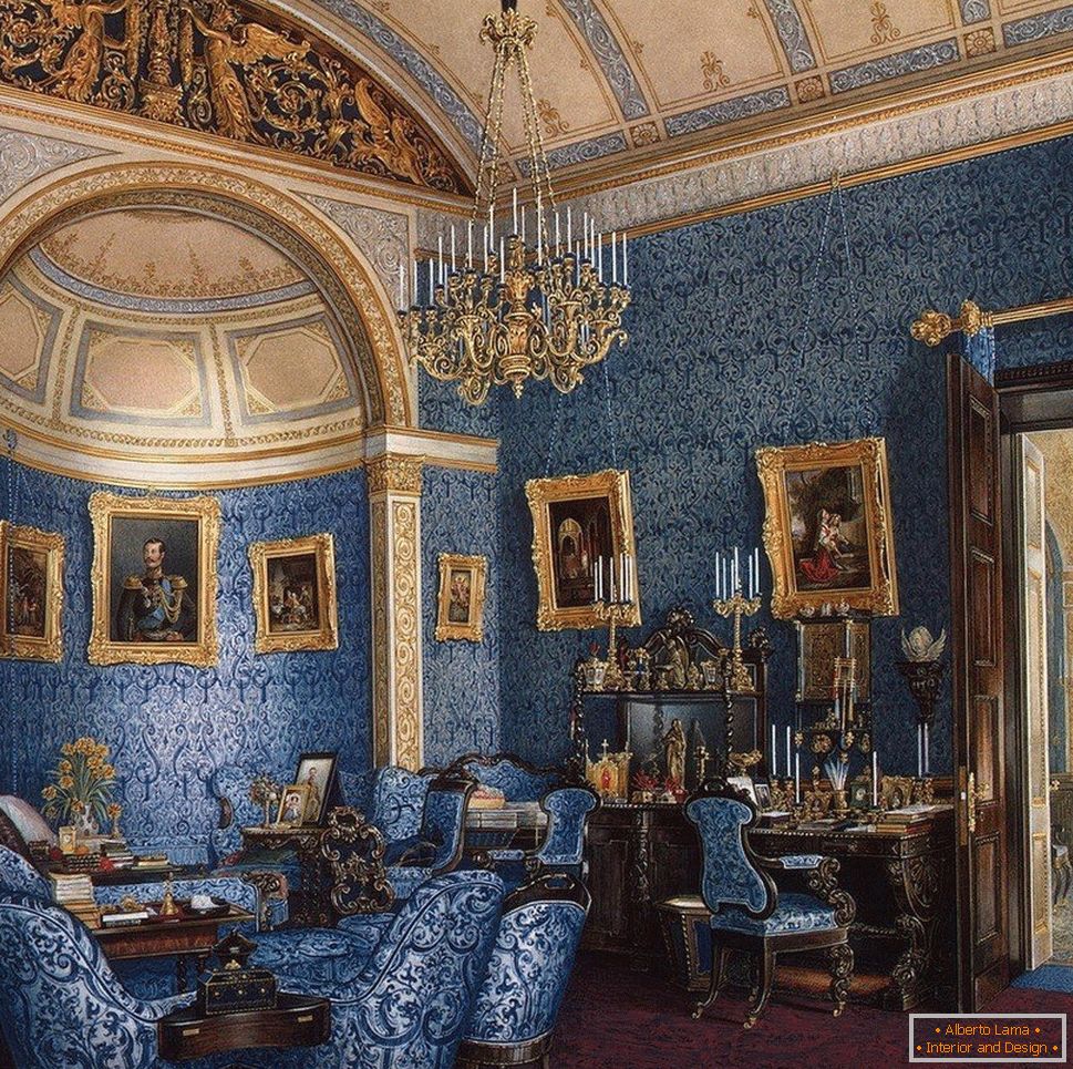 Interieur mit blauen Wänden und Möbeln