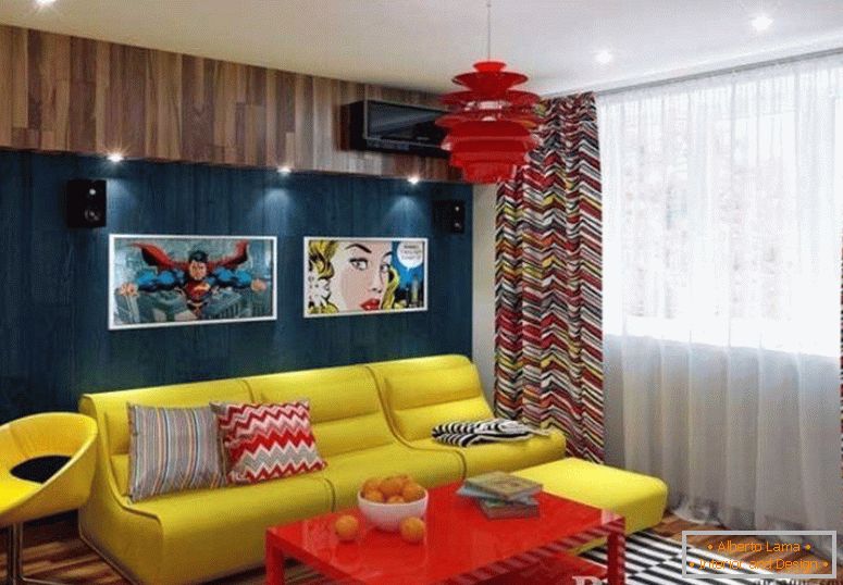 Die Kombination von gelben und roten Möbeln im Raum