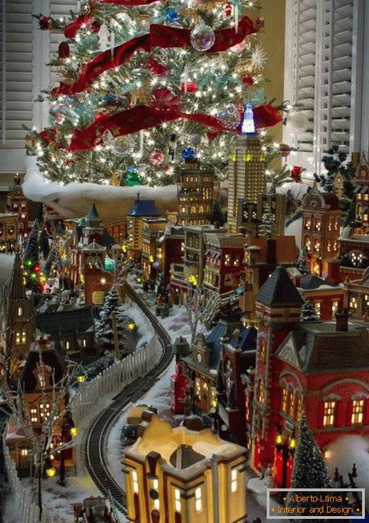 Weihnachtsbaum-mit-Spielzeug-Stadt