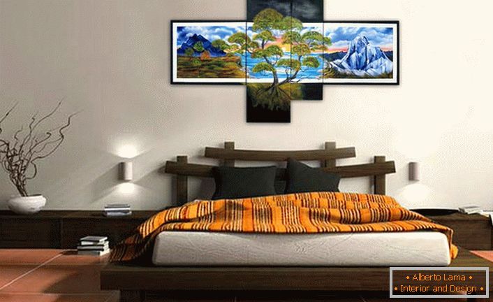 Das Schlafzimmer im orientalischen Stil ist mit modularen Gemälden geschmückt, die den Kopf des Bettes belasten.