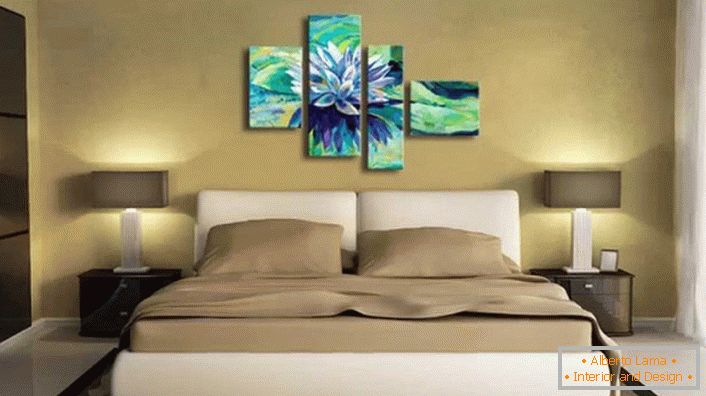 Modulares Bild ohne Rahmen - eine interessante Lösung für ein Schlafzimmer im modernen Stil. Die satten blau-grünen Schattierungen des Bildes machen die Atmosphäre lebendiger und stilvoller.