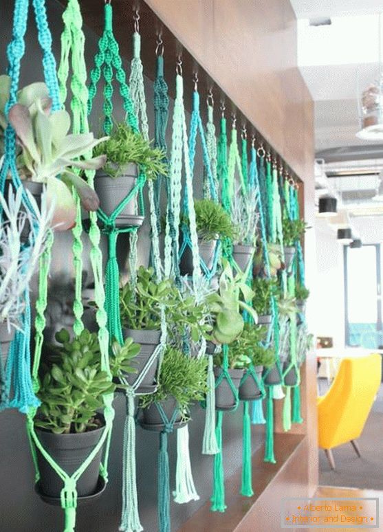 Geflochtenes Dekor zum Aufhängen von Töpfen mit Pflanzen