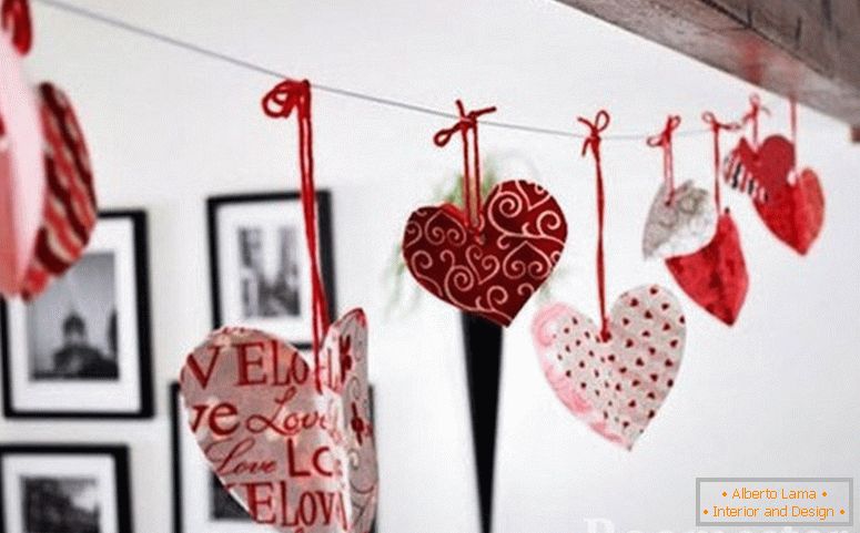 Valentinsgrüße auf dem Hintergrund von Malereien auf der Wand