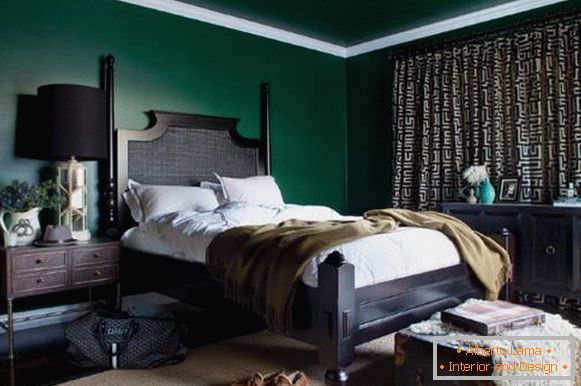 Dunkle Tapeten für Wände und Decke in Grün