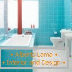 Die Kombination aus warmen und kühlen Farben im Design des Badezimmers
