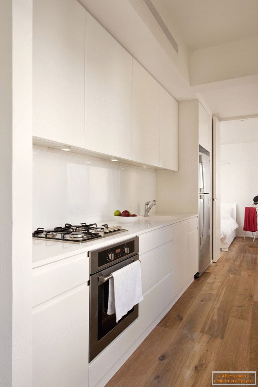 Küchenbereich in weißer Farbe