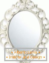 Eleganter Spiegel in einem durchbrochenen Rahmen