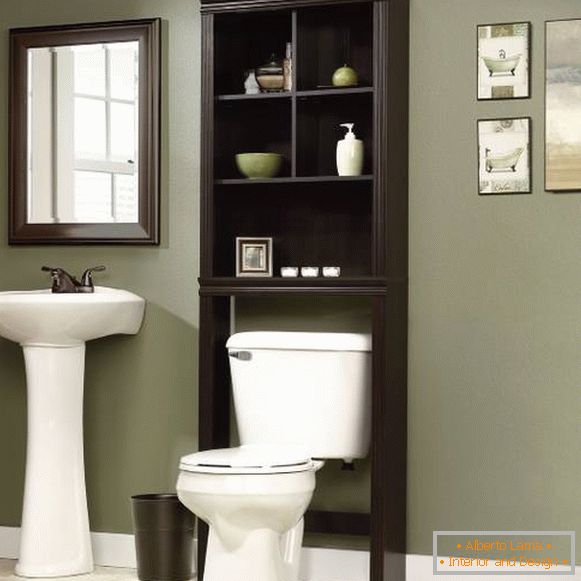 Wandschrank in der Toilette - Foto von Badezimmermöbeln