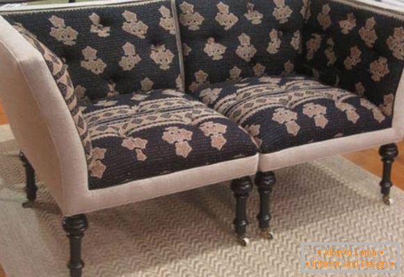 Polstermöbel - ein Foto von einem Sofa aus zwei Ecksesseln
