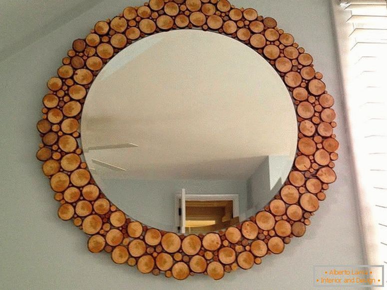 Dekor eines Spiegels спилами