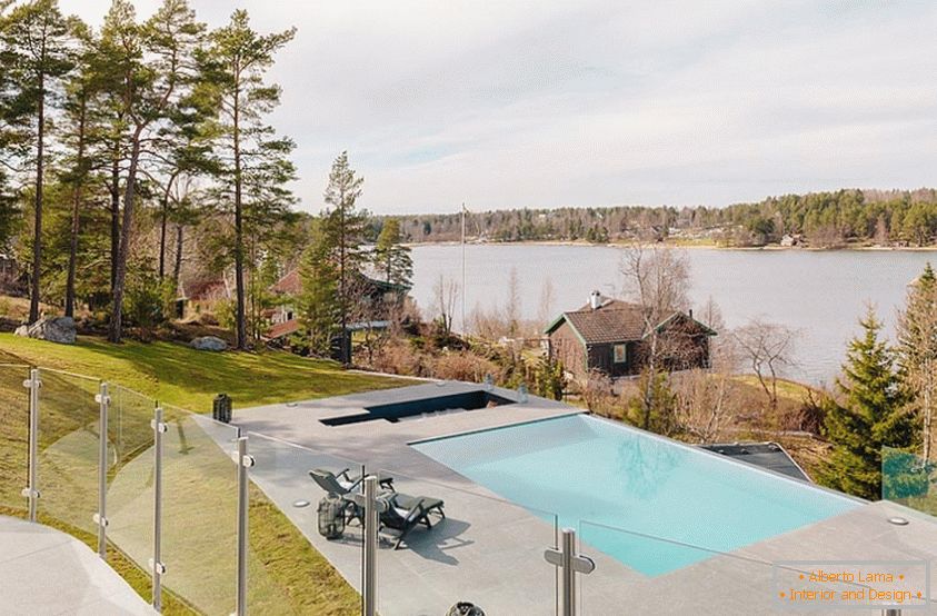 Blick aus dem Fenster einer Luxusvilla in Schweden