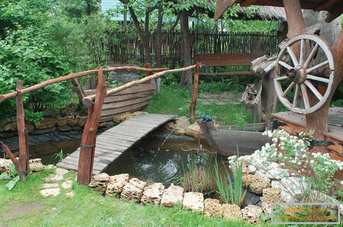 Der Teich im rustikalen Stil