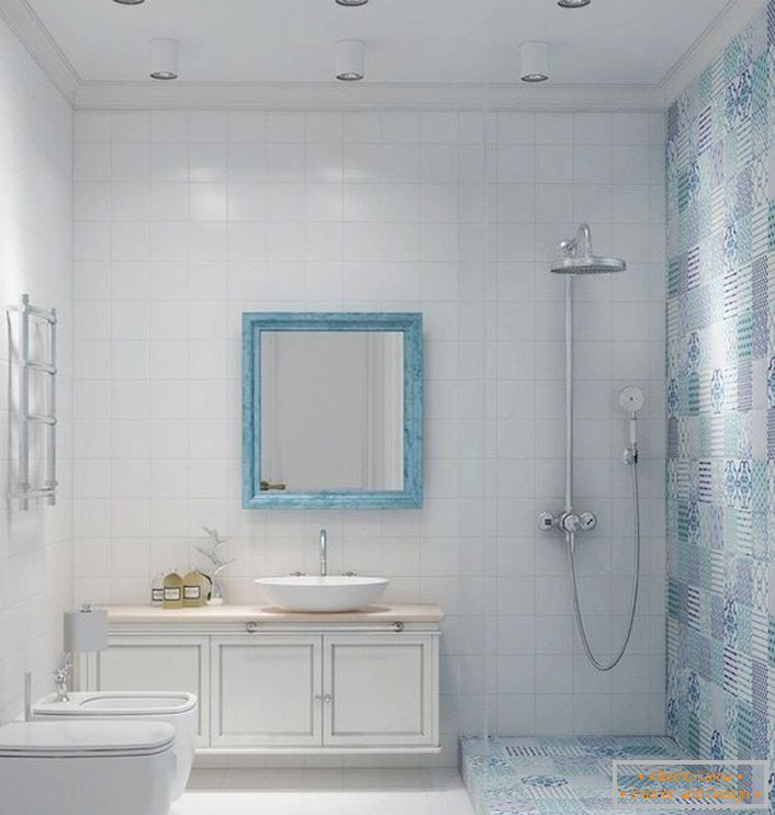 Duschkabine im Badezimmer im skandinavischen Stil