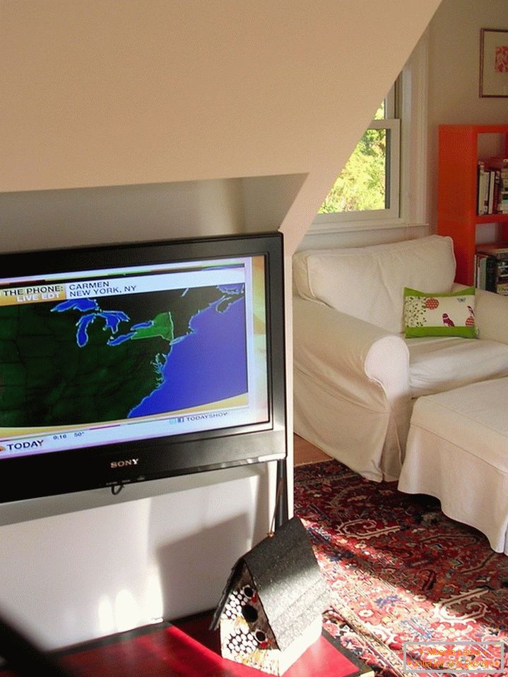 TV in der Gästekabine einer kleinen Villa in den USA