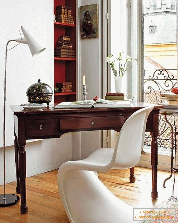 Stilvolle Kombination aus klassischen und modernen Möbeln