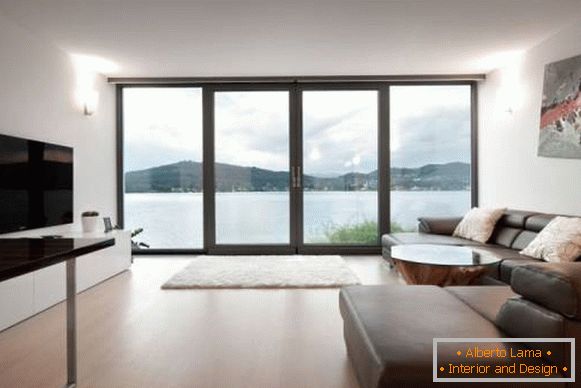 Design des Wohnzimmers im minimalistischen Stil