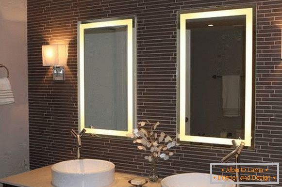 Rechteckige Spiegel mit Hintergrundbeleuchtung für Badezimmer